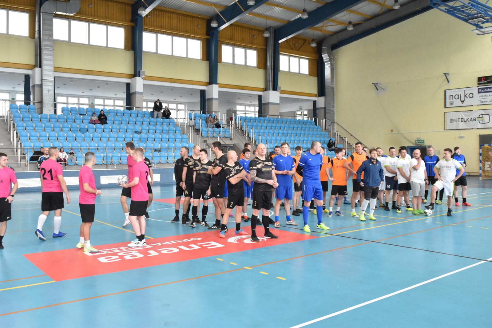 Halowe Mistrzostwa Firm w piłce nożnej – fotorelacja